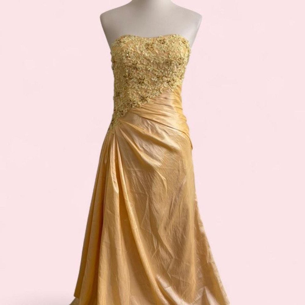IZIDRESS Gold Strapless Lace Appliqué Ruched Prom Gown — Size S